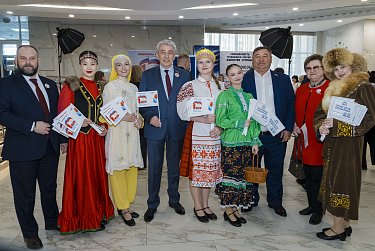 Солидарность трудящихся России – единство страны!